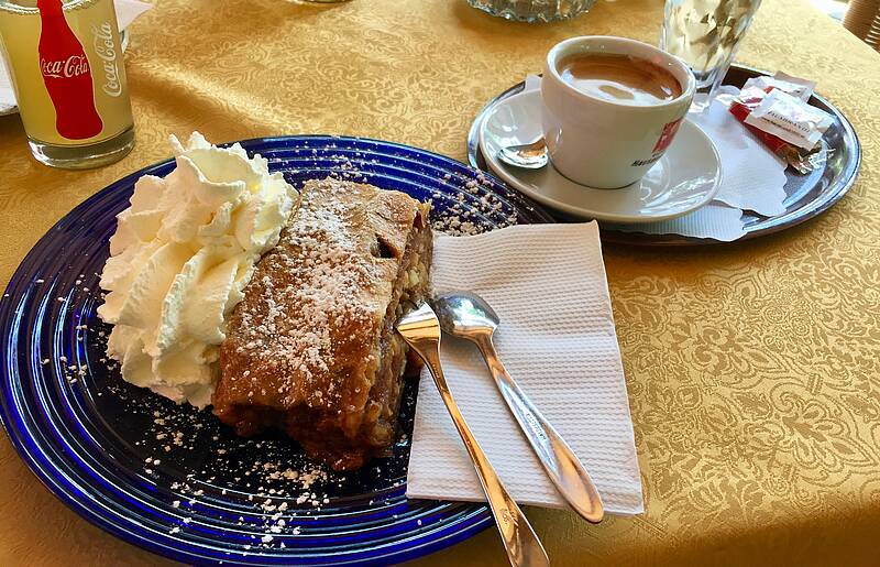 Apfelstrudel am Camping Anderwald