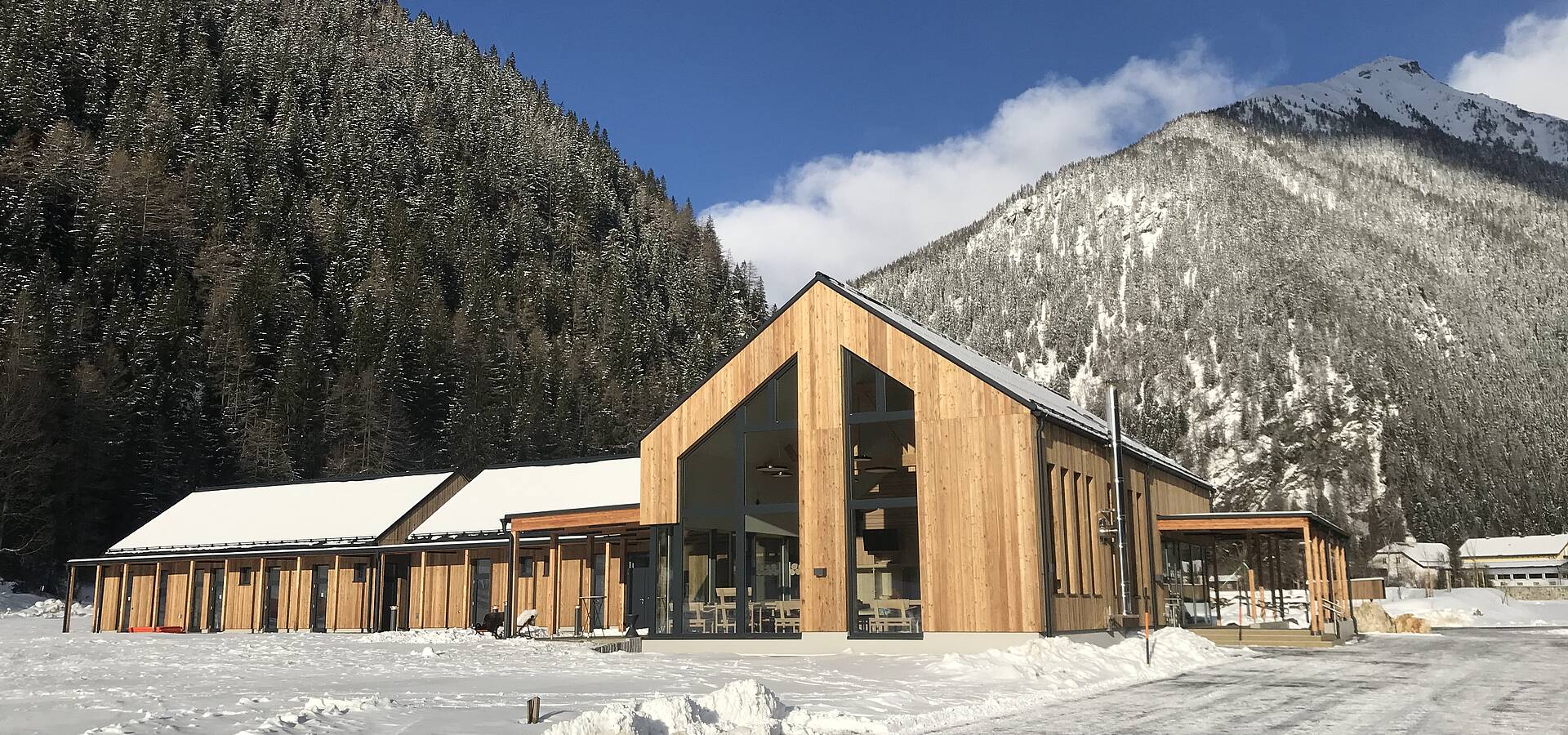 HOCHoben Camping Haupthaus im Winter